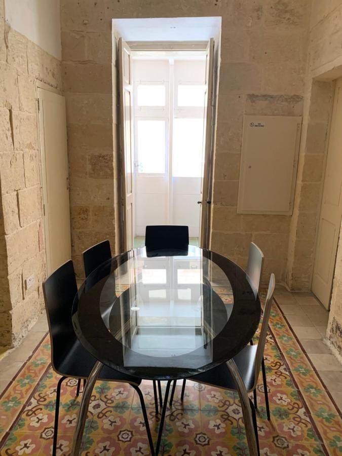 2 Bedroom Apartment In The Centre Of Valletta Exterior foto